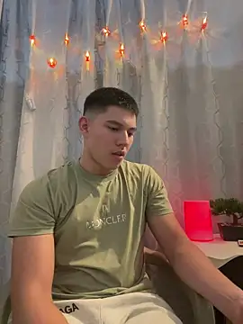 Snapshot of JamesCr_ chatting on 02/10/25, 01:35 JamesCr  online show from 02/10/25, 01:35