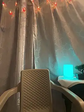 Snapshot of JamesCr_ chatting on 02/14/25, 12:51 JamesCr  online show from 02/14/25, 12:51