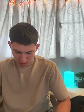 Snapshot of JamesCr_ chatting on 02/18/25, 01:22 JamesCr  online show from 02/18/25, 01:22