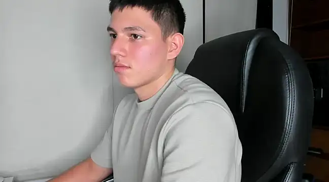 Snapshot of JamesCr_ chatting on 02/21/25, 11:54 JamesCr  online show from 02/21/25, 11:54