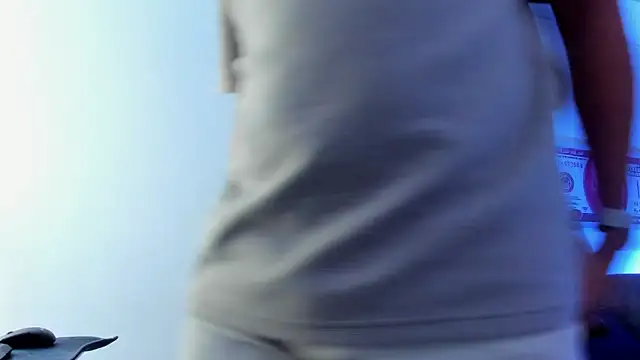 Snapshot of JamesCr_ chatting on 02/28/25, 04:31 JamesCr  online show from 02/28/25, 04:31