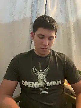 Snapshot of JamesCr_ chatting on 03/04/25, 12:18 JamesCr  online show from 03/04/25, 12:18