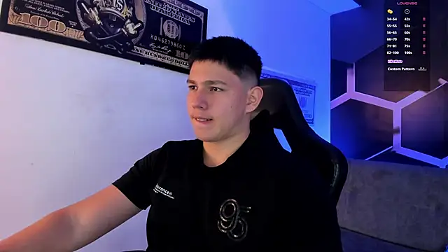 Snapshot of JamesCr_ chatting on 09/09/25, 02:55 JamesCr  online show from 09/09/25, 02:55