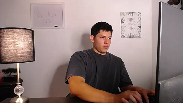 Snapshot of JamesCr_ chatting on 10/11/25, 11:03 JamesCr  online show from 10/11/25, 11:03
