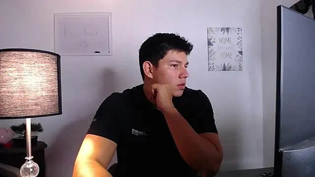 Snapshot of JamesCr_ chatting on 10/14/25, 01:06 JamesCr  online show from 10/14/25, 01:06