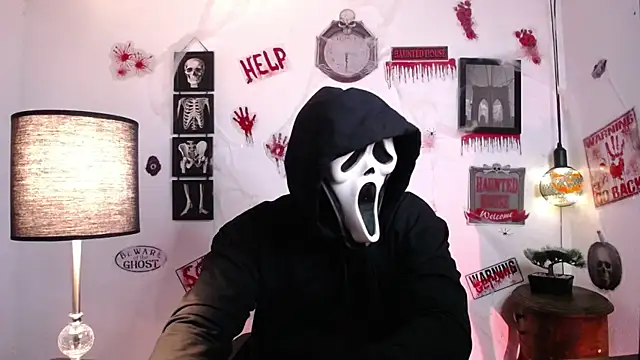Snapshot of JamesCr_ chatting on 10/25/25, 01:35 JamesCr  online show from 10/25/25, 01:35