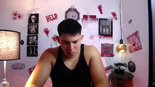 Snapshot of JamesCr_ chatting on 10/26/25, 01:22 JamesCr  online show from 10/26/25, 01:22