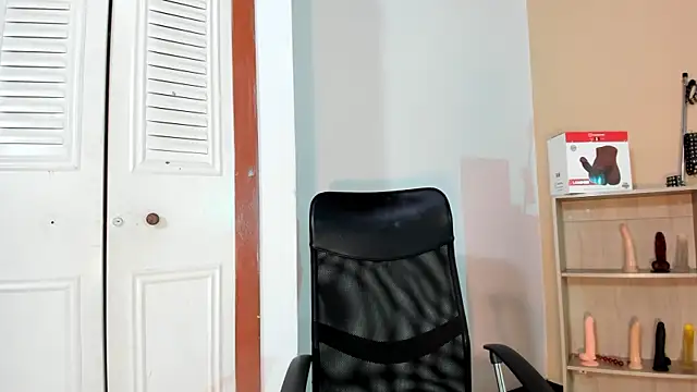 Violetta 0 online show from 10/28/25, 01:14