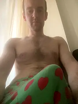 Snapshot of LynnAhNight chatting on 10/04/25, 04:10 LynnAhNight online show from 10/04/25, 04:10