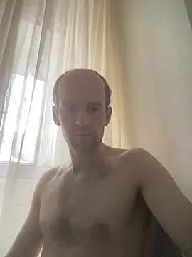 Snapshot of LynnAhNight chatting on 10/05/25, 04:22 LynnAhNight online show from 10/05/25, 04:22