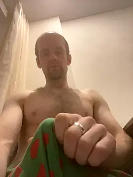 Snapshot of LynnAhNight chatting on 10/18/25, 03:09 LynnAhNight online show from 10/18/25, 03:09