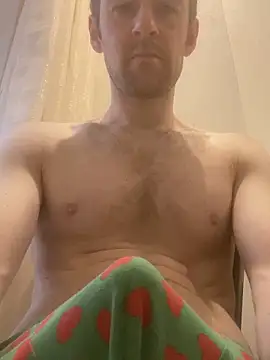 Snapshot of LynnAhNight chatting on 10/19/25, 04:13 LynnAhNight online show from 10/19/25, 04:13