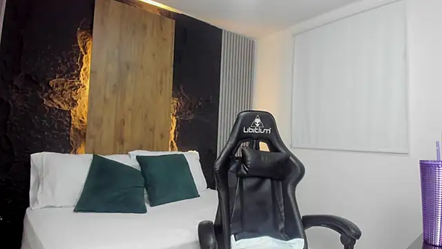 tiffanny doll  online show from 04/11/26, 12:31