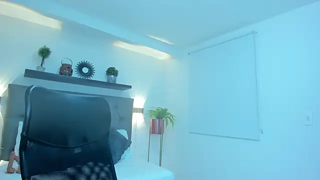 tiffanny doll  online show from 04/21/26, 01:06