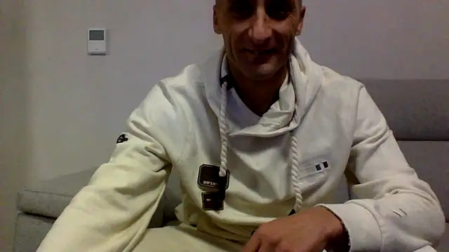 ANGELSANTAMARIA- online show from 10/07/25, 10:51