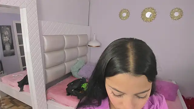 Snapshot of Hiyakasudere chatting on 02/19/25, 12:22 Hiyakasudere online show from 02/19/25, 12:22