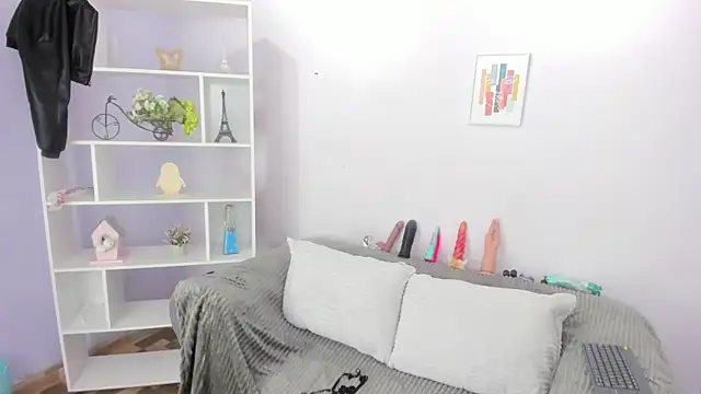 Snapshot of Hiyakasudere chatting on 09/26/25, 06:56 Hiyakasudere online show from 09/26/25, 06:56