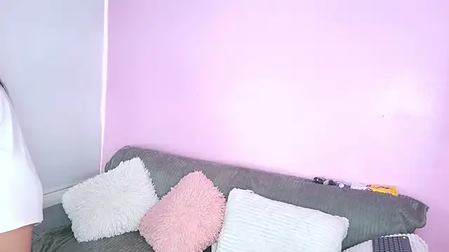 Snapshot of Hiyakasudere chatting on 10/14/25, 06:42 Hiyakasudere online show from 10/14/25, 06:42