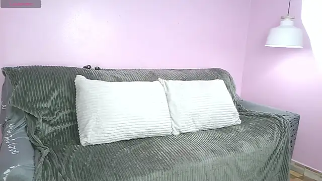 Snapshot of Hiyakasudere chatting on 12/05/25, 06:37 Hiyakasudere online show from 12/05/25, 06:37