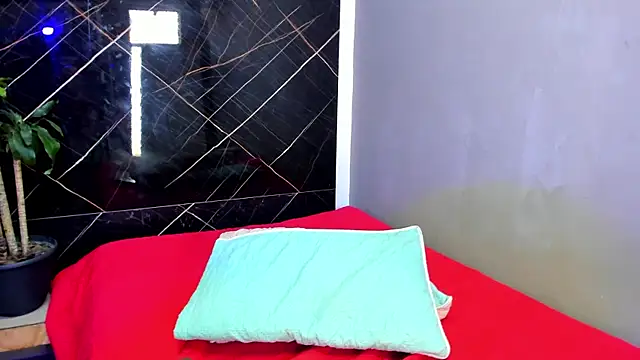 Snapshot of maddie_18 chatting on 03/19/25, 03:19 maddie 18 online show from 03/19/25, 03:19