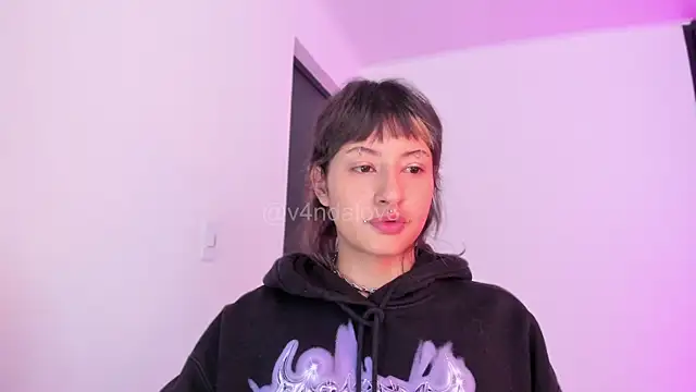 ggor4w33 online show from 12/01/25, 12:21