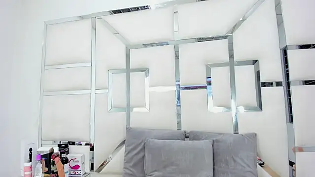 ZoeWan69 online show from 03/01/25, 06:21