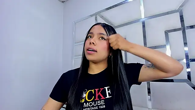 ZoeWan69 online show from 10/22/25, 11:32