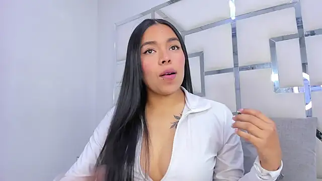 ZoeWan69 online show from 12/17/25, 12:11