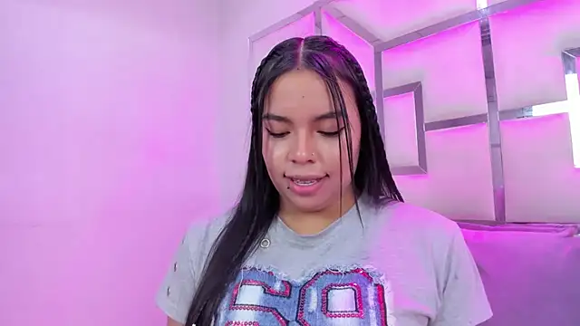 ZoeWan69 online show from 04/11/26, 01:48