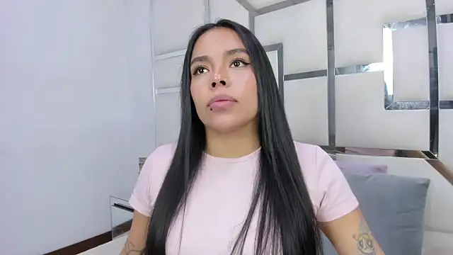 ZoeWan69 online show from 04/15/26, 02:46