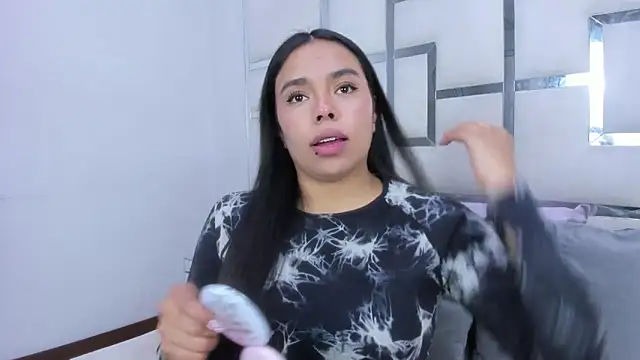 ZoeWan69 online show from 04/21/26, 01:17