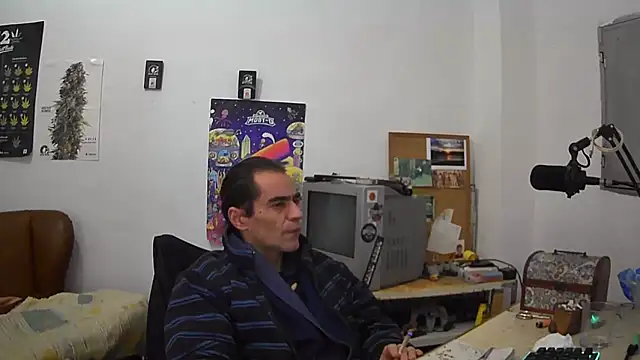 ReyDeBotones online show from 02/01/25, 04:14