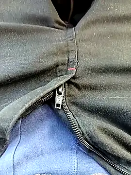 Snapshot of Dam70 chatting on 09/12/25, 10:26 Dam70 online show from 09/12/25, 10:26