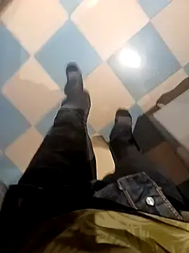 Snapshot of Dam70 chatting on 09/17/25, 04:58 Dam70 online show from 09/17/25, 04:58