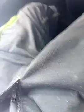 Snapshot of Dam70 chatting on 10/06/25, 11:07 Dam70 online show from 10/06/25, 11:07