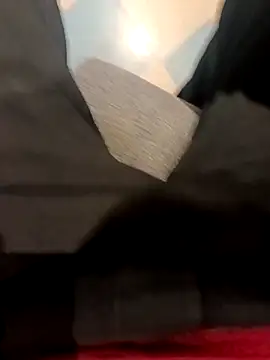 Snapshot of Dam70 chatting on 11/22/25, 06:34 Dam70 online show from 11/22/25, 06:34