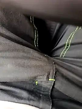 Snapshot of Dam70 chatting on 12/02/25, 01:28 Dam70 online show from 12/02/25, 01:28