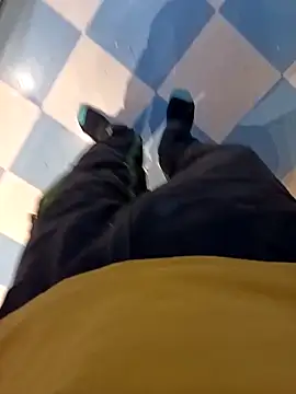 Snapshot of Dam70 chatting on 12/14/25, 07:14 Dam70 online show from 12/14/25, 07:14