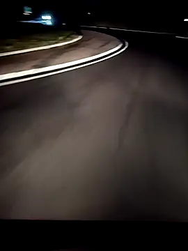 Snapshot of Dam70 chatting on 12/22/25, 06:32 Dam70 online show from 12/22/25, 06:32