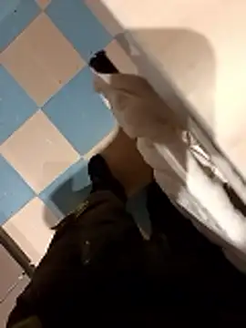 Snapshot of Dam70 chatting on 01/13/26, 04:56 Dam70 online show from 01/13/26, 04:56