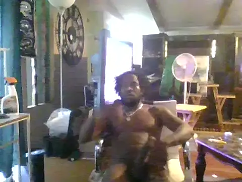 Snapshot of BigDMann40 chatting on 02/04/25, 09:31 BigDMann40 online show from 02/04/25, 09:31