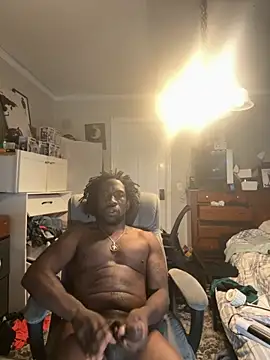 Snapshot of BigDMann40 chatting on 10/20/25, 11:43 BigDMann40 online show from 10/20/25, 11:43