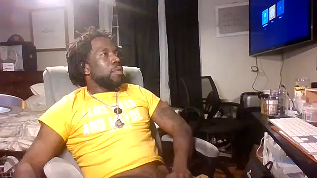 Snapshot of BigDMann40 chatting on 11/10/25, 04:55 BigDMann40 online show from 11/10/25, 04:55