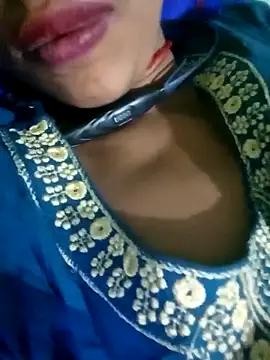 Snapshot of Miss_triha chatting on 10/31/25, 10:44 Miss triha online show from 10/31/25, 10:44