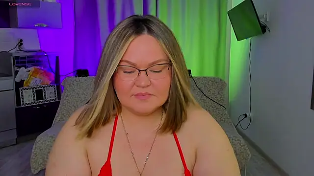 Vivien  wet online show from 03/03/25, 12:05