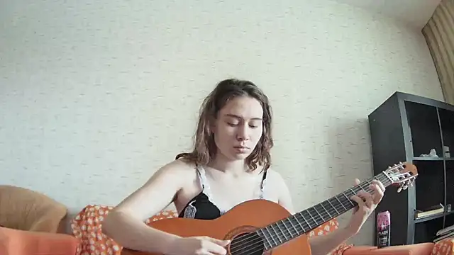 Snapshot of girliemilk chatting on 02/15/25, 06:44 girliemilk online show from 02/15/25, 06:44