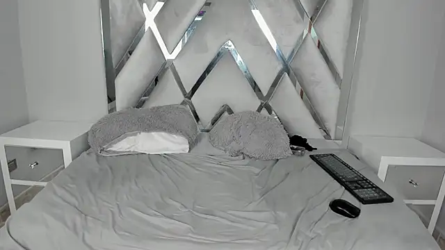 Your Lady Milf online show from 03/19/25, 04:13