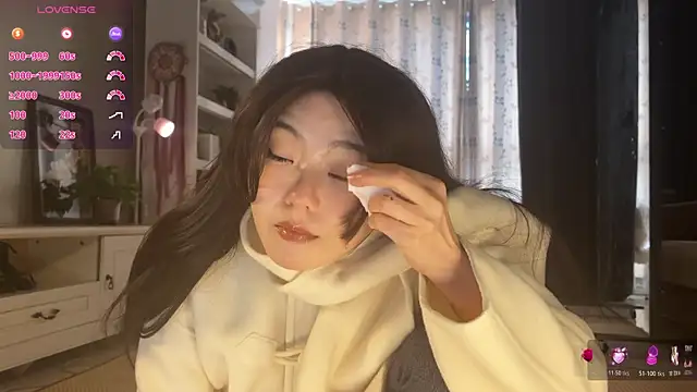 nanaliu6 online show from 11/28/25, 02:14