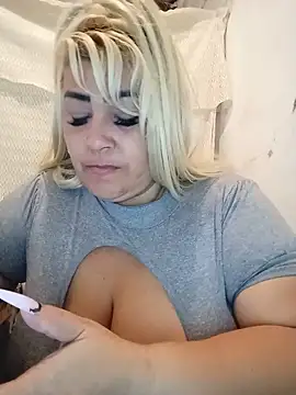Snapshot of BonniAdams chatting on 06/19/26, 04:06 BonniAdams online show from 06/19/26, 04:06