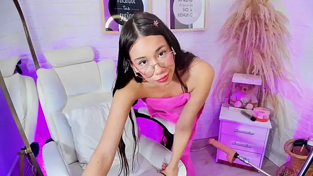 Snapshot of BarbieGirl___ chatting on 02/18/25, 06:59 BarbieGirl    online show from 02/18/25, 06:59